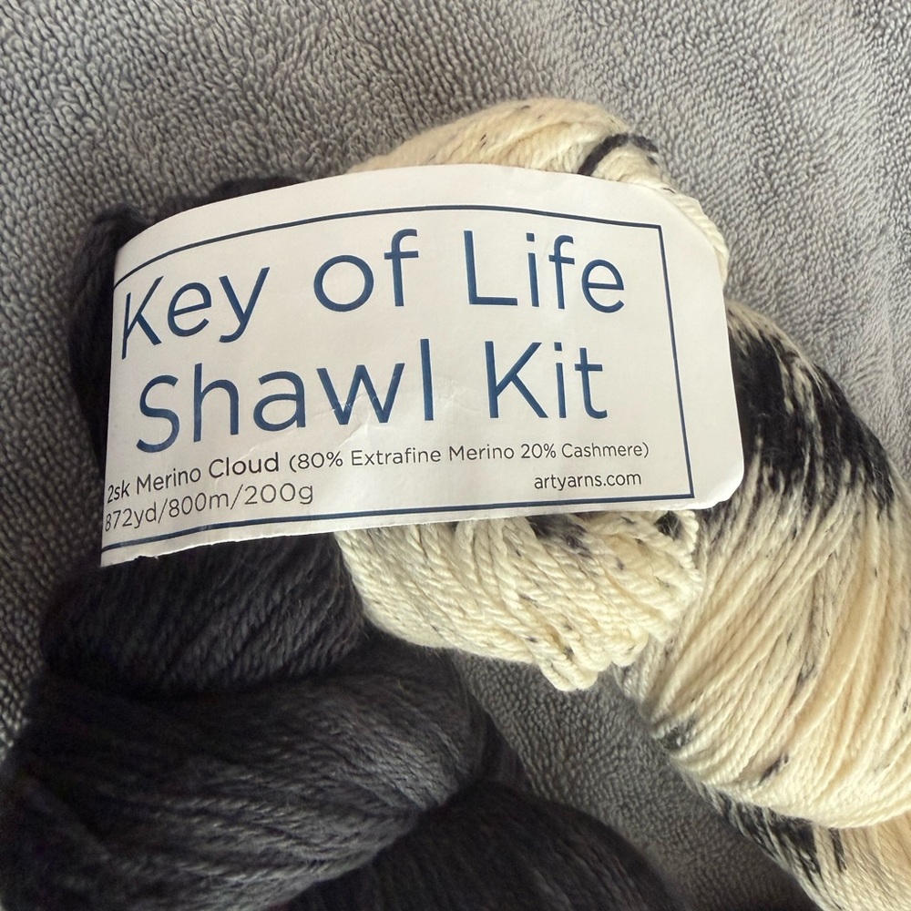 Black and Cream Yarn Kit - Picture 2 of 7